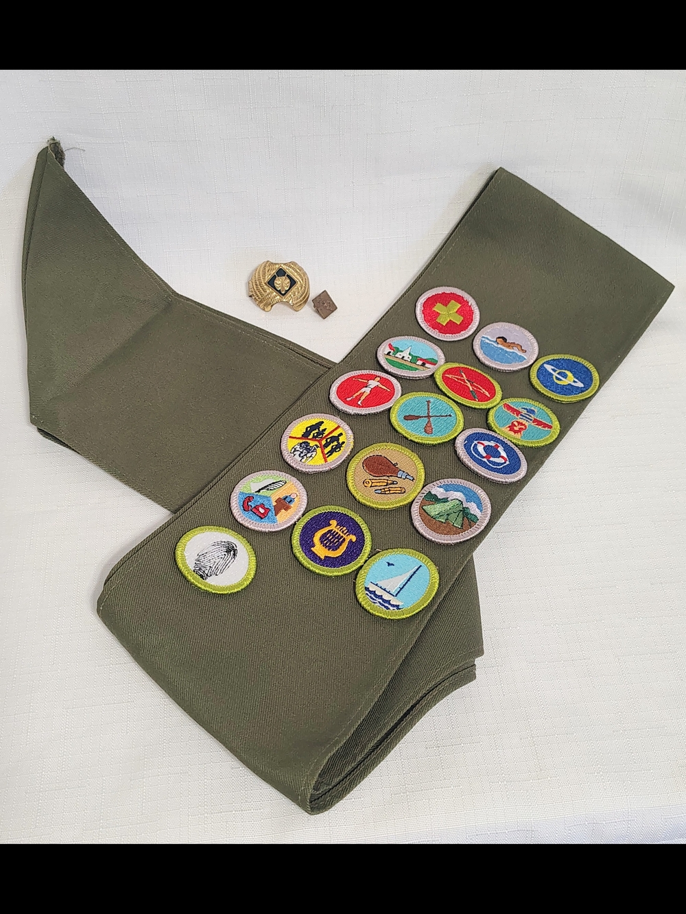 Vtg BSA Boy Scouts of America Sash 16 Patches / Badges & Wolf Bolo & Bobcat Pin